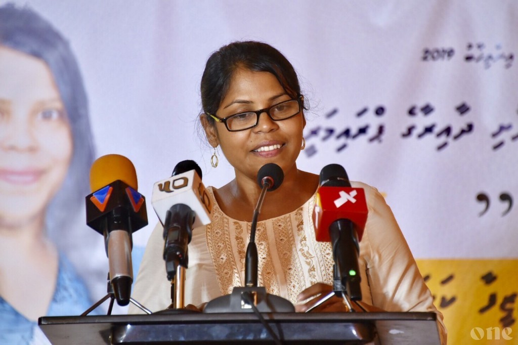 ދިޔާނާ، ޑރ. އިޔާޒަށް: އަބަދު އަންހެންކުދިން އޮބި އަޅުވަން ނޫޅުއްވާ