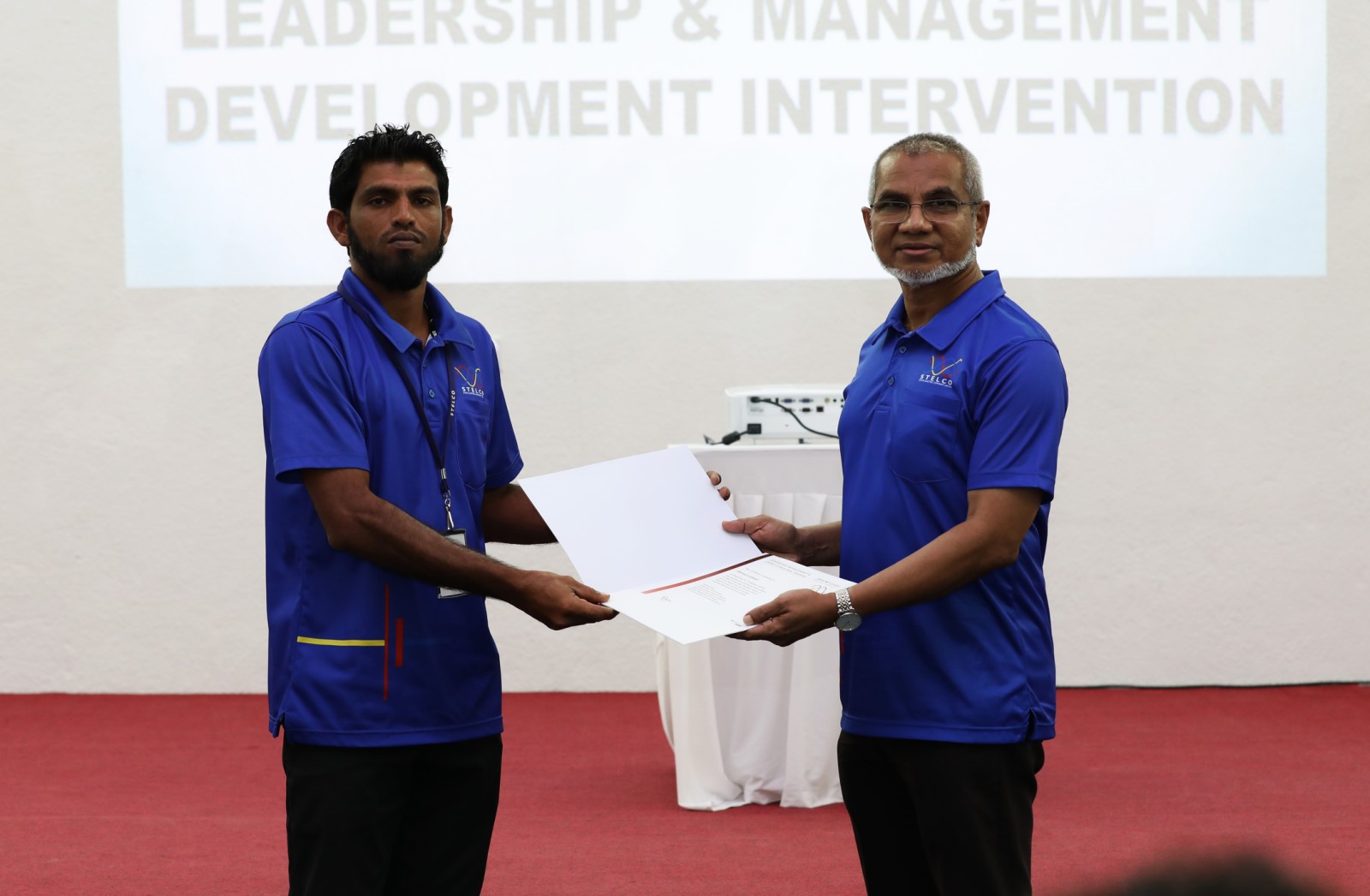 ސްޓެލްކޯގެ ލީޑަރޝިޕް މެނޭޖްމަންޓް ޓެރެއިނިންގ ނިންމައި ބައިވެރިންނަށް ސެޓްފިކެޓް ދީފި