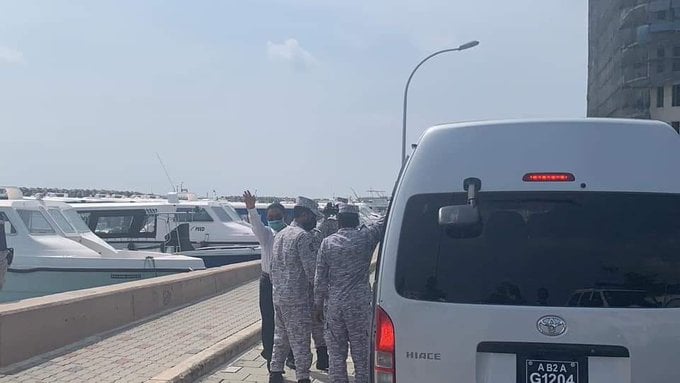 ކޯޓަށް ހާޒިރު ކުރުމަށް ކުރީގެ ރައީސް ޔާމީން މާލެ ގެނެސްފި