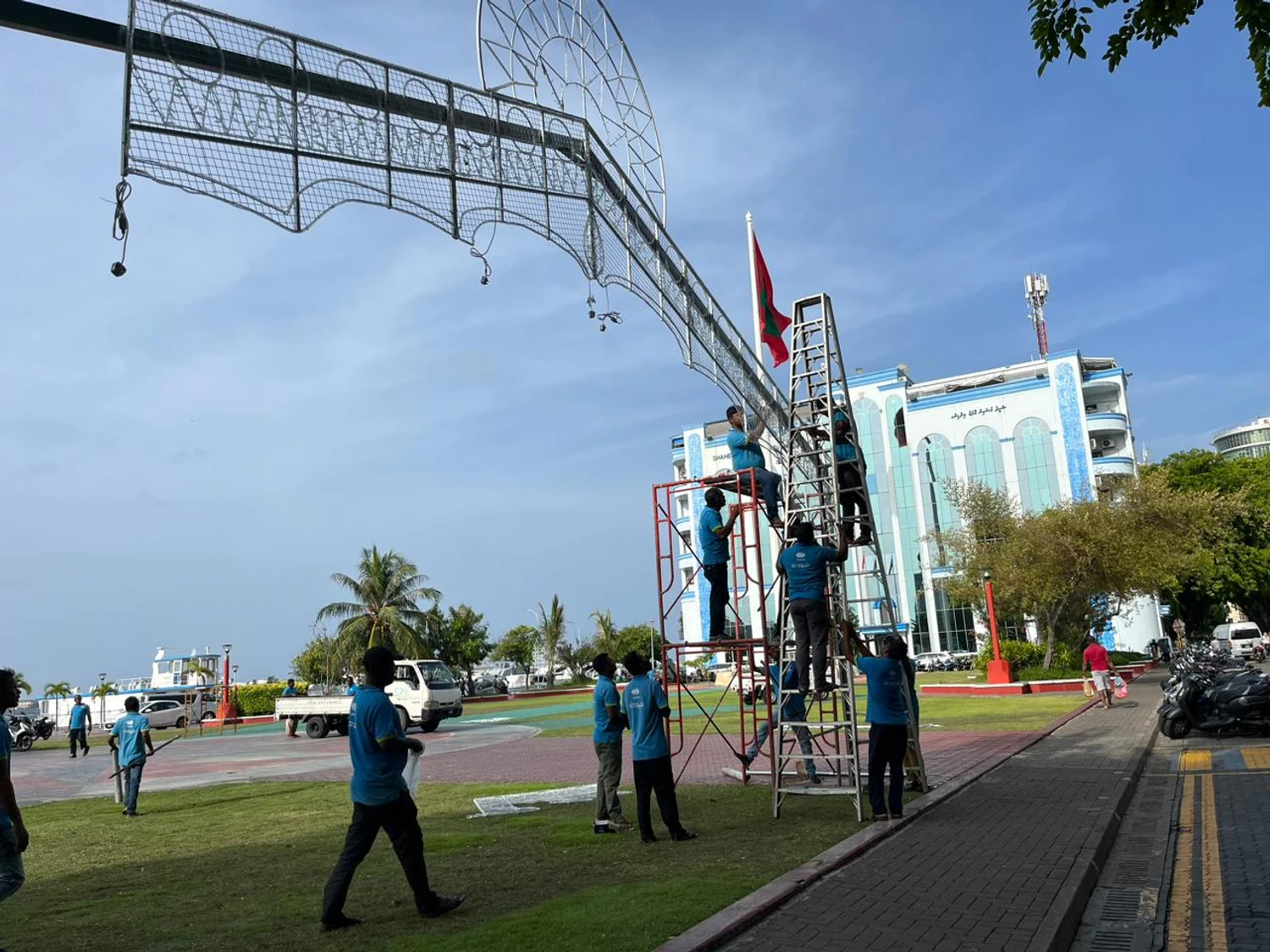 އަޟްޙާ ޢީދަށް މާލެއާއި ވިލިމާލޭގެ ބައެއް ބޮޑެތި މަގުތައް ޒީނަތްތެރިކުރަނީ