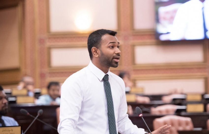 މަޖިލިސް އޮތީ "ވާކޮށްލާފައި"، ވަޒީރުން ހާޒިރުކޮށްދެއްވުމަށް މީކާއިލް އެދިވަޑައިގެންފި