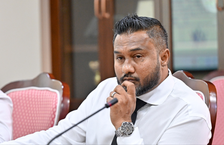 މެމްބަރު ސިނާންގެ ގޮނޑީގެ މައްސަލަ: ހުކުމް އިއްވުން އަންނަ އާދީއްތަ ދުވަހަށް ތާވަލުކޮށްފި