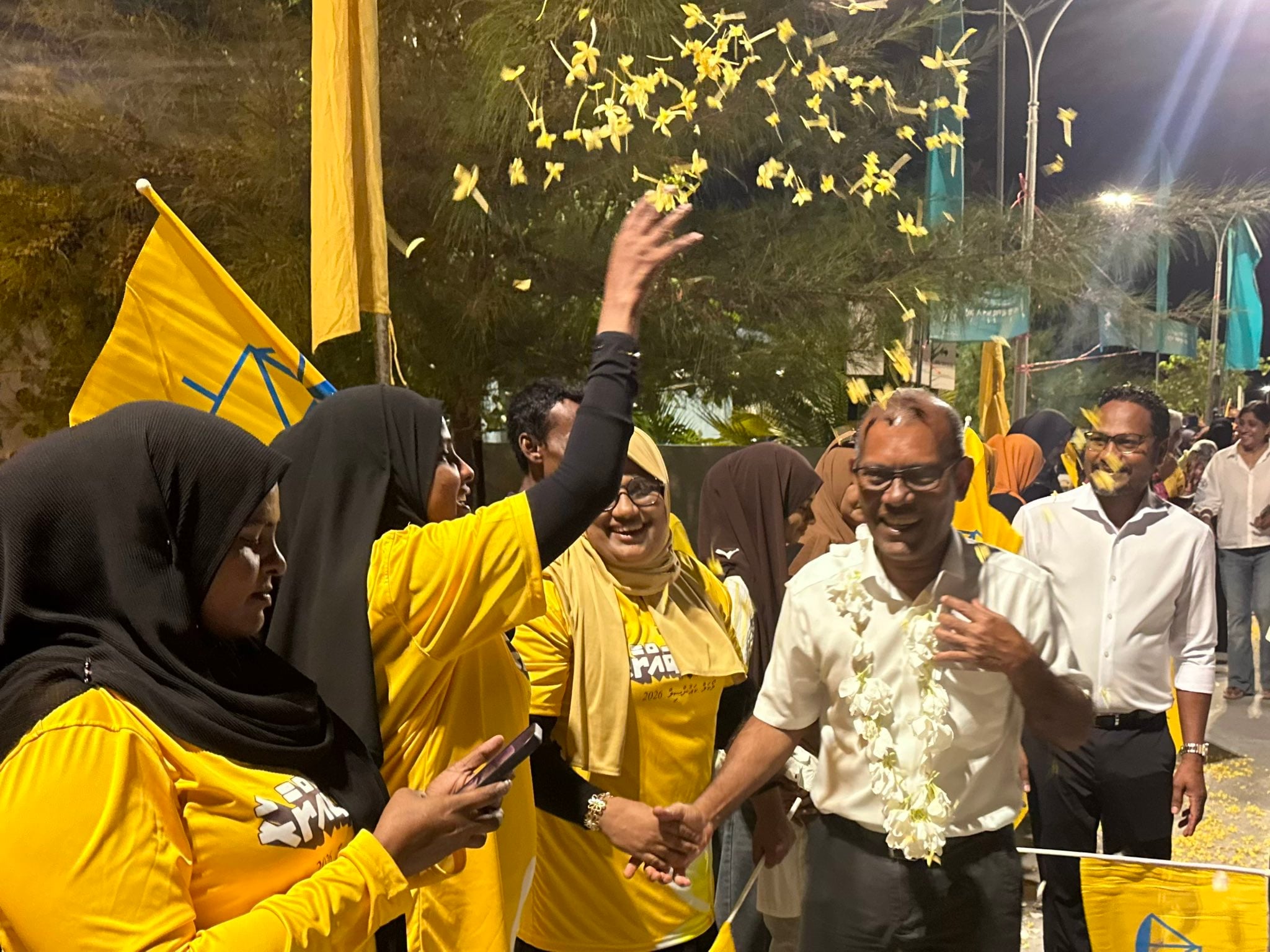 މާތަކުން ވެދުންކޮށް، އުކުޅަހުން ރައީސް ނަޝީދަށް ކީީީ އާދަޔާޚިލާފު ހޫނު މަރުޙާބާ