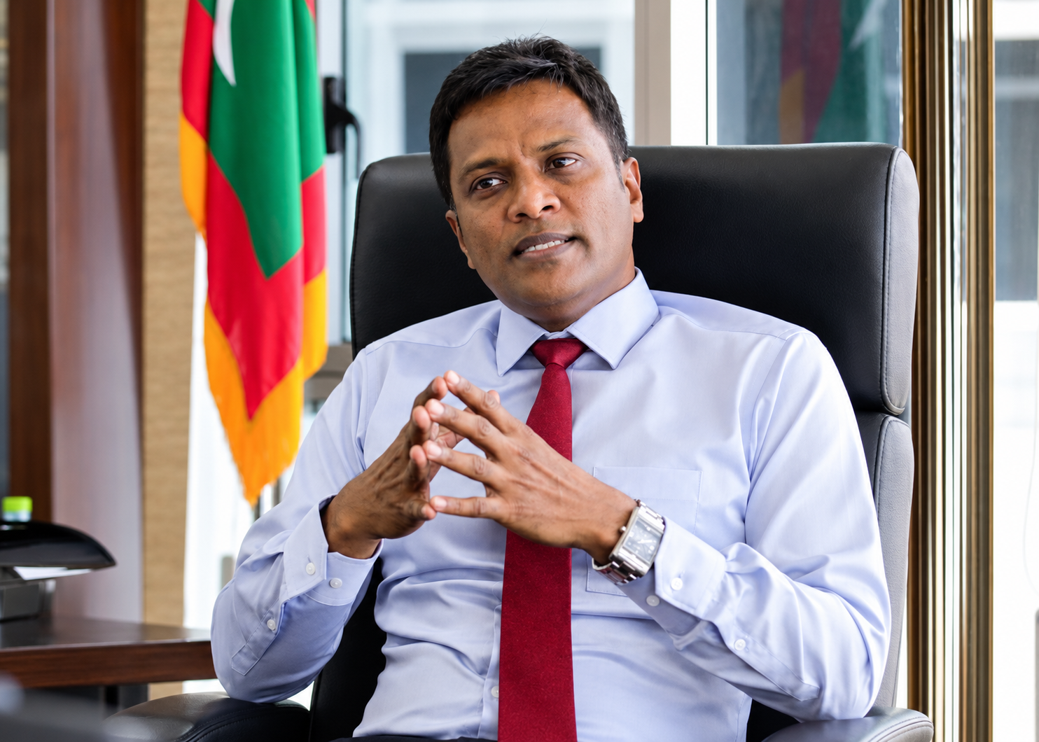 ސިޔާސީ ކޯޅުންތަކުގެ ސަބަބުން ގައުމުގެ ތަރައްގީއަށް ހުރަސްއެޅޭ ނިޒާމު އިސްލާހުކުރަންޖެހޭ: ޢުމަރު
