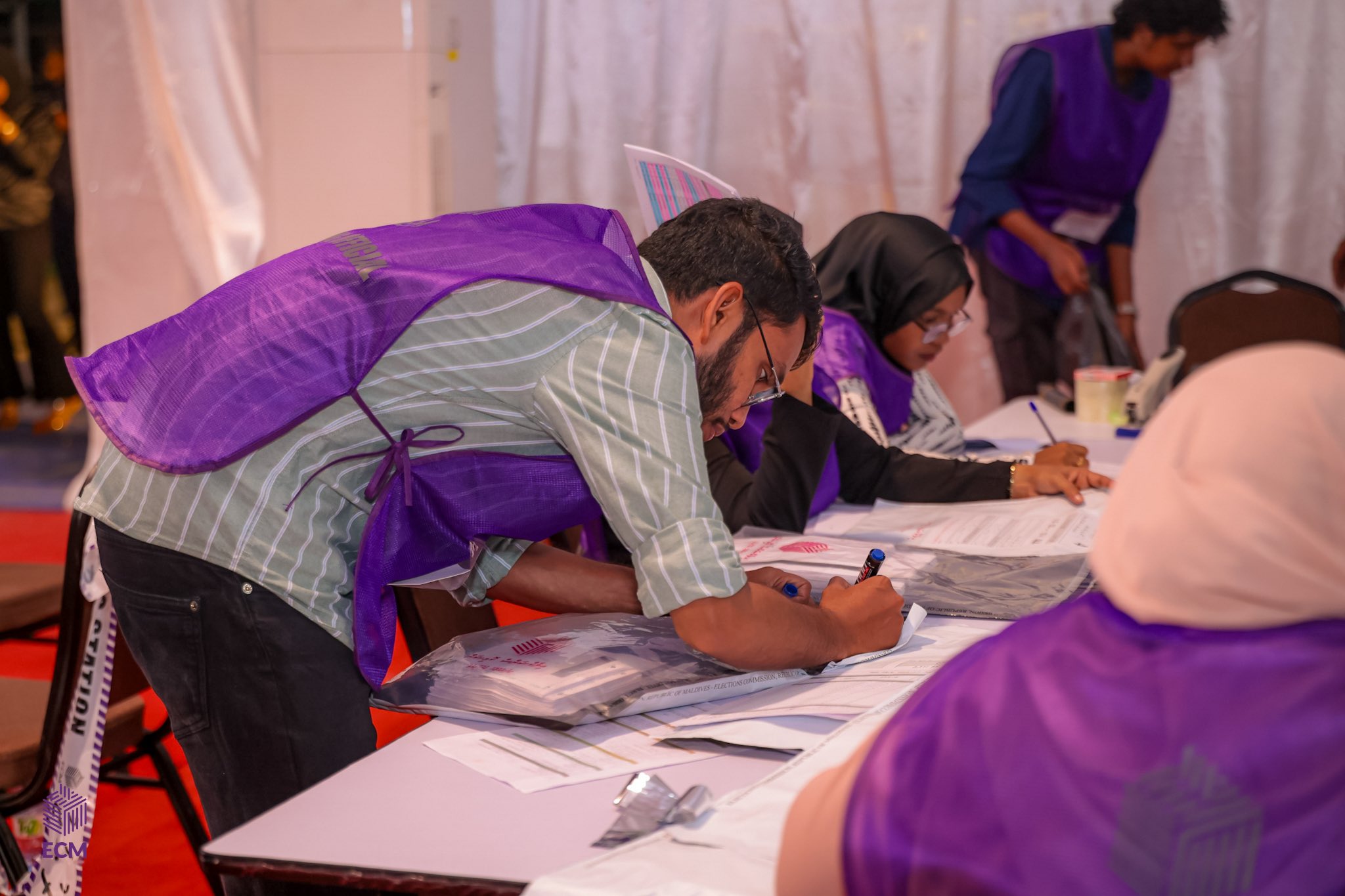 ޝަކުވާއަކާއި ގުޅިގެން ދ. މީދޫ ދެ ނަންބަރު ވޯޓްފޮށީގެ ސެކިއުރިޓީ އުރަ ކަނޑަން ނިންމައިފި