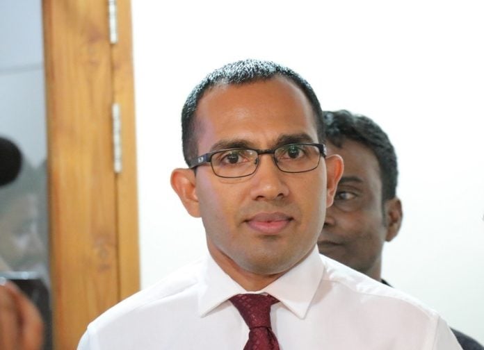 ތިން ރައީސުންގެ ބައްދަލުވުމާއެކު މުއިއްޒު ބިރުން ތުރުތުރު އަޅަން ފަށައިފި: މަލީހް