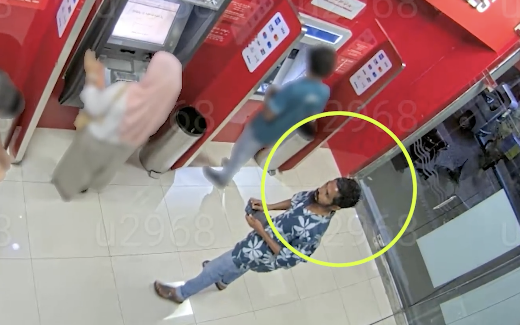 މީހަކަށް އޮޅިގެން އޭޓީއެމްއެއްގައި ބޭއްވި ކާޑަކުން ވިޔަފާރިކުރި މީހަކު ހޯދަނީ