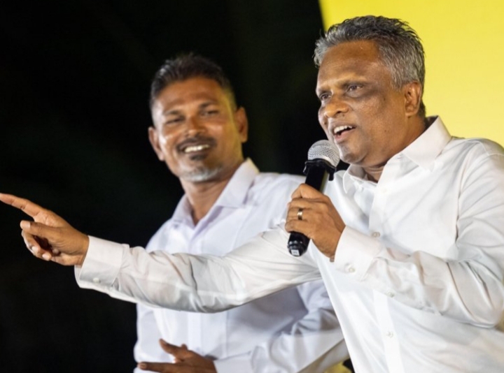 ސަރުކާރާއި ދެކޮޅަށް މަގުމައްޗަށް ނިކުންނާނެ ކަމުގެ އިންޒާރު އާޒިމް ދީފި