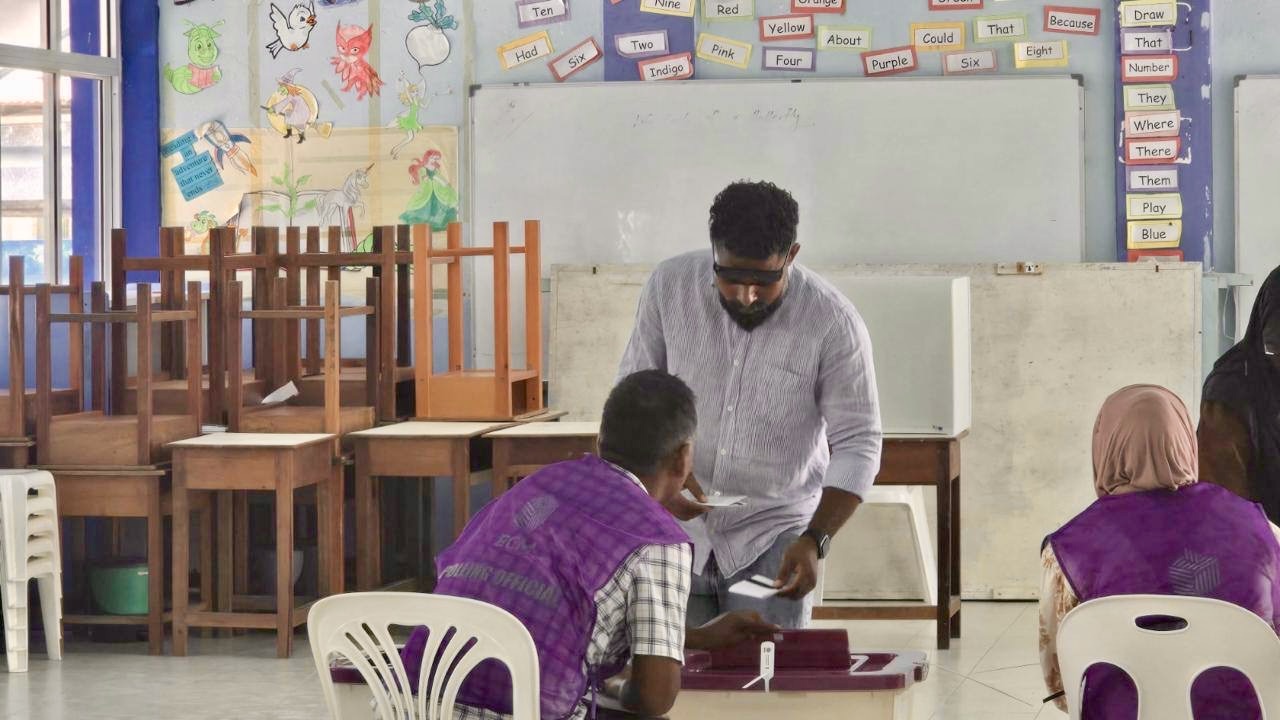 އޮޅިގެން ނުބައި ފޮށްޓަކަށް ވޯޓުކަރުދާސް ލެވުނަސް ބާތިލެއް ނުވާނެ: އީސީ