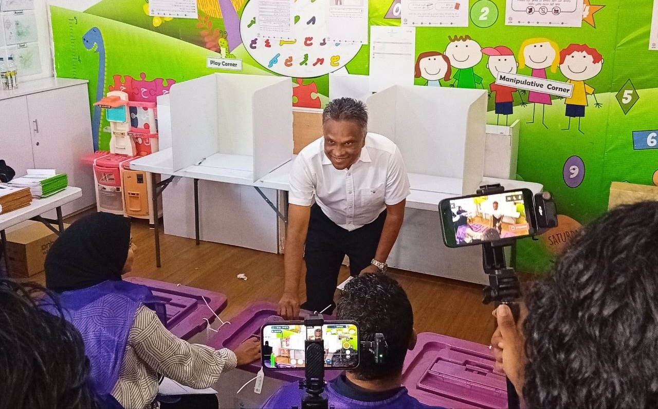 ގުދަށް އޮވެ ވޯޓުލާން ޖެހޭތީ ގިނަބަޔަކު ކަންބޮޑުވުން ފާޅުކުރަނީ