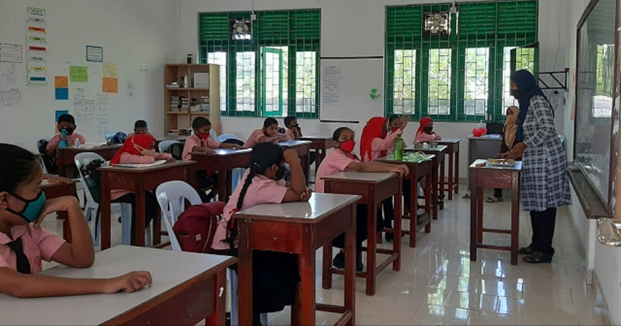 ހުރިހާ ދަރިވަރުން ސްކޫލަށް ހާޒިރުކޮށްގެން ކިޔަވައިދޭން ނިންމައިފި