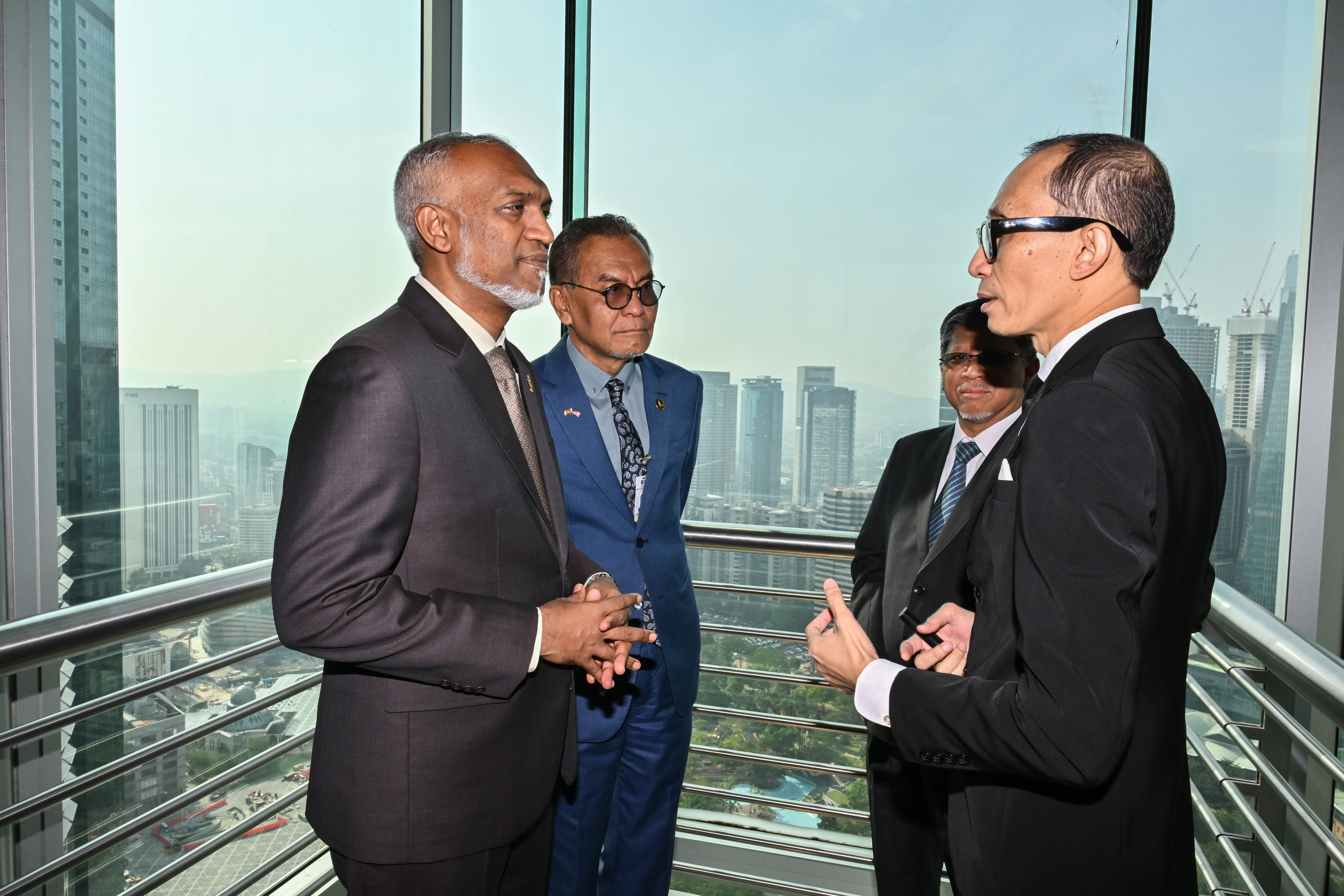 ފާޑުފާޑުގެ ޕްރޮގުރާމްތަކުގައި ބައިވެރިވެގެން ތަރައްޤީ ސަސްޕެންޑްކުރާކަށް ބޭނުމެއް ނޫން: ރައީސް