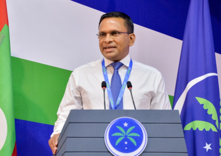 ރައީސް ޔާމީނާއެކު ދުވަހަކުވެސް މަސައްކަތެއް ނުކުރާނަން: ނާޒިމް