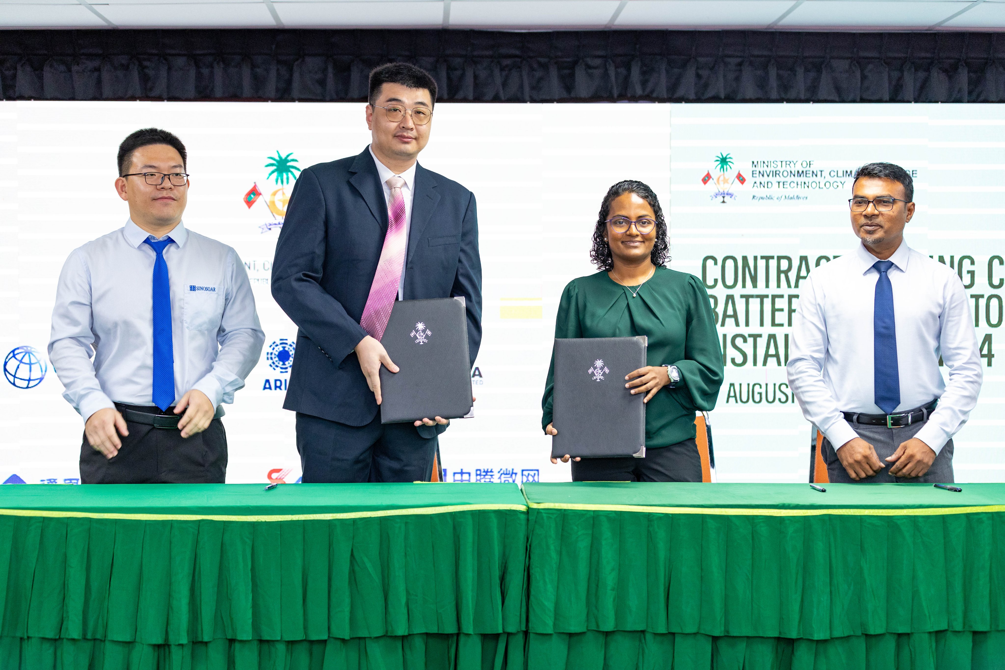 24 ރަށެއްގައި ސޯލާ ހަކަތަ ރައްކާކުރާ ބެޓަރި ސްޓޯރޭޖް ގާއިމްކުރަނީ