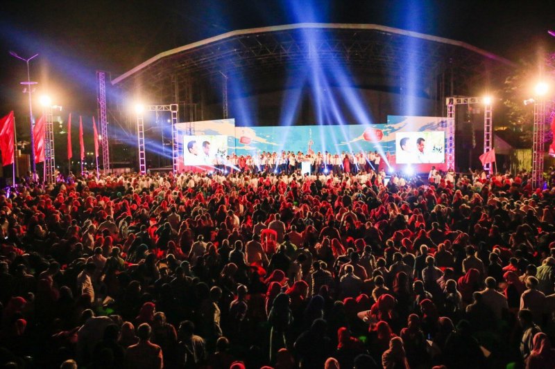 އިދިކޮޅުން ބޮޑު ޖަލްސާއެއް ބާއްވަނީ