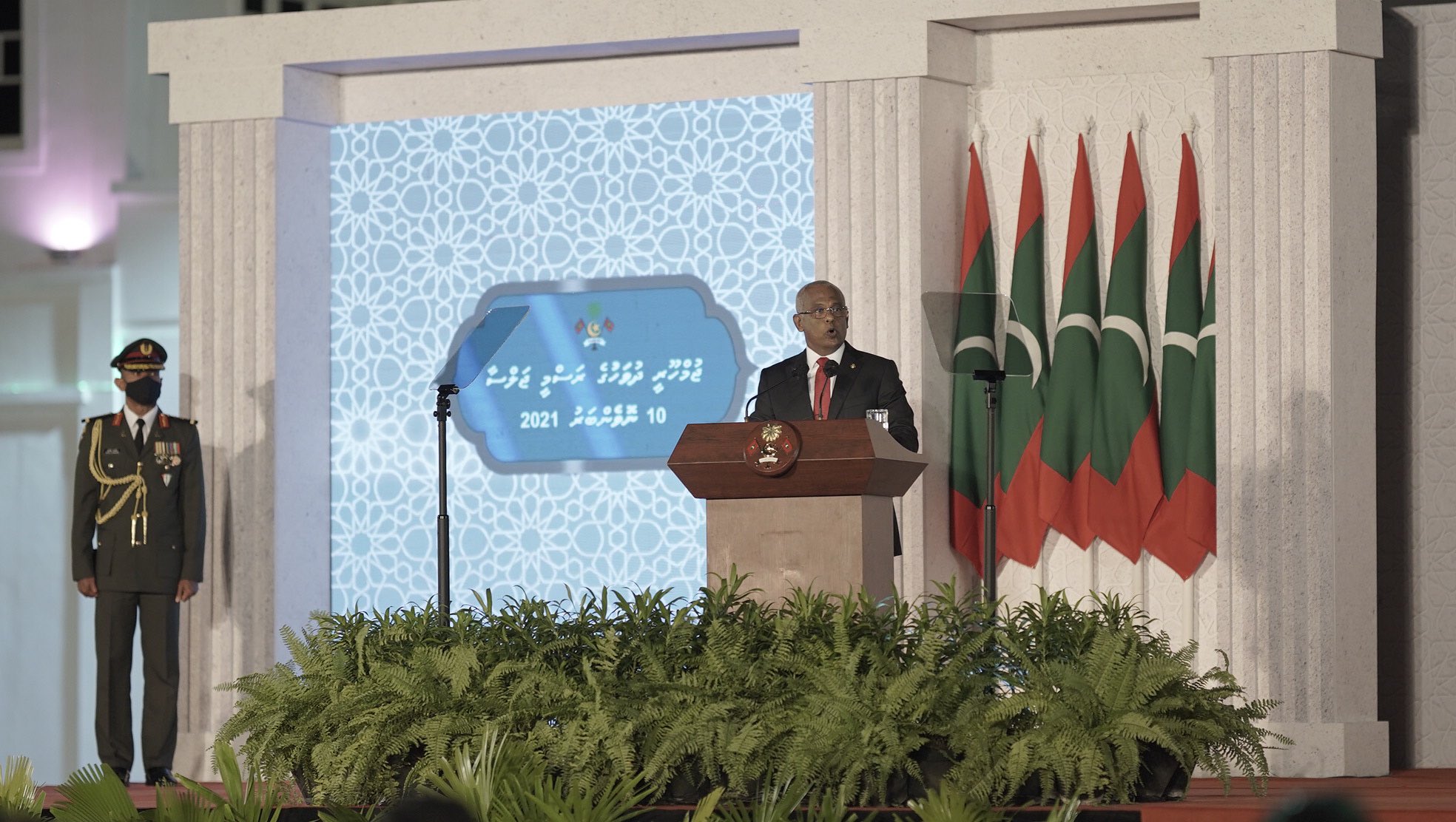 ސިވިލް ސާވަންޓުންނަކީ ގަބޫލުކުރާ ސިޔާސީ ފިކުރެއްގައި ދެމިތިބެވޭނެ މިނިވަން ބައެއް: ރައީސް