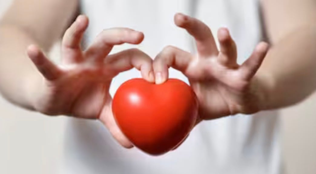 އަމިއްލަ ނަފްސަށް އިތުބާރު ކުރުމާއި ލޯބިވުމަކީ ނަފްސާނީ ދުޅަހެޔޮކަމުގެ ތަޅުދަނޑި!