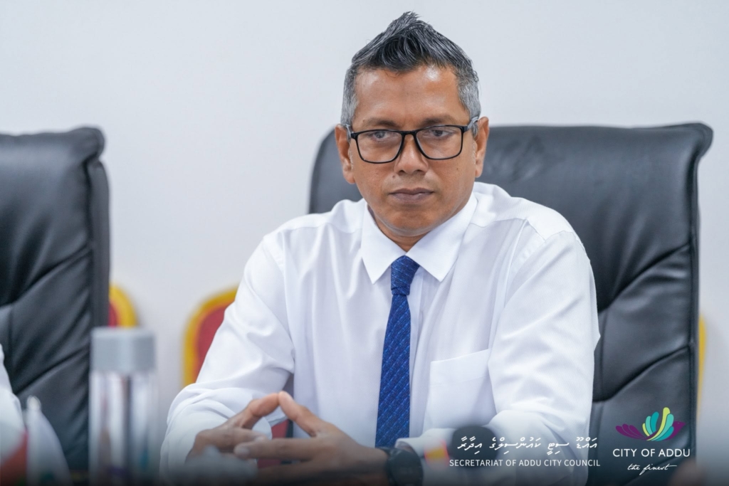 ހުއްޓިފައިވާ މަޝްރޫޢުތައް އަލުން ފެށުމަށް ސޯބެ އާއި އައްޑޫ ކައުންސިލާ މަޝްވަރާކޮށްފި
