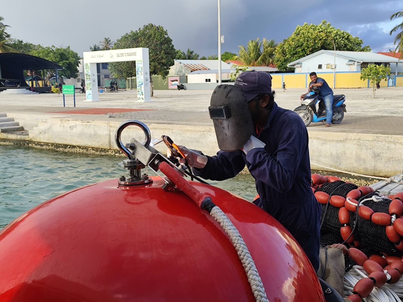 ލ. މާބައިދޫ އިރުން 11 މޭލު ބޭރުގައި ދޮށީ ކަނދުފައްޗެއް އަޅައިފި