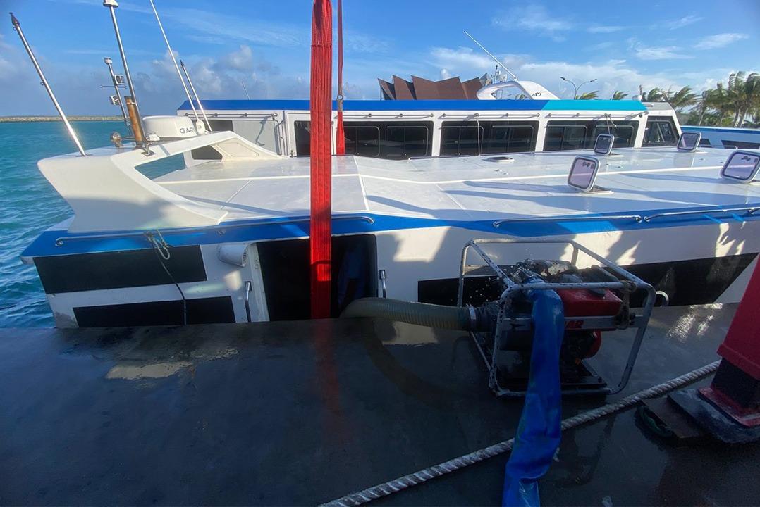 ކުޅުދުއްފުށީ ބަނދަރުގައި އޮތް އާރުޓީއެލް ލޯންޗެއް ދިޔަވުމާ ގުޅިގެން ސިފައިން އެހީތެރިކަން ފޯރުކޮށްދީފި