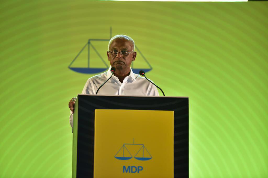 ދައުރެއްގެ ތެރޭގައި ބިންގާ އަޅައި ފުލެޓުގެ މަސައްކަތް ނިންމާ ހަވާލުކުރާނީ އަޅުގަނޑު: ރައީސް