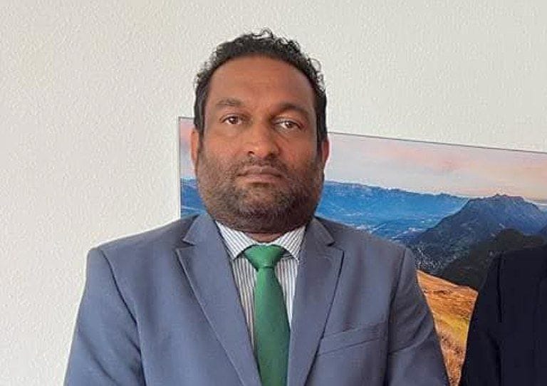 ސީޕީ ކަމަށް ކުރިމަތިލާނެ މީހަކު ނުވަނީ ފުލުހުންގެ ތެރެއަށް ސިޔާސީ ނުފޫޒު އާދަޔާ ހިލާފަށް ވަދެފައި އޮތުމުން: ޖިނާހު