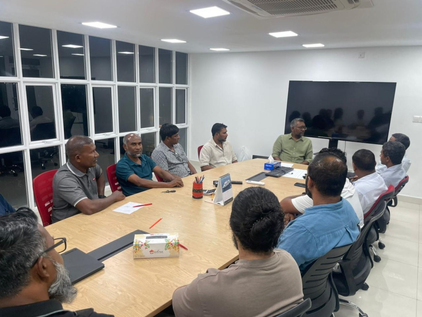 މަޑަވެލިން ސަރުކާރަށް އޮތް ތާއީދު ގެއްލިއްޖެ، ޕީއެންސީގެ 200 އަށްވުރެ ގިނަ މެންބަރުން އެމްޑީޕީއަށް