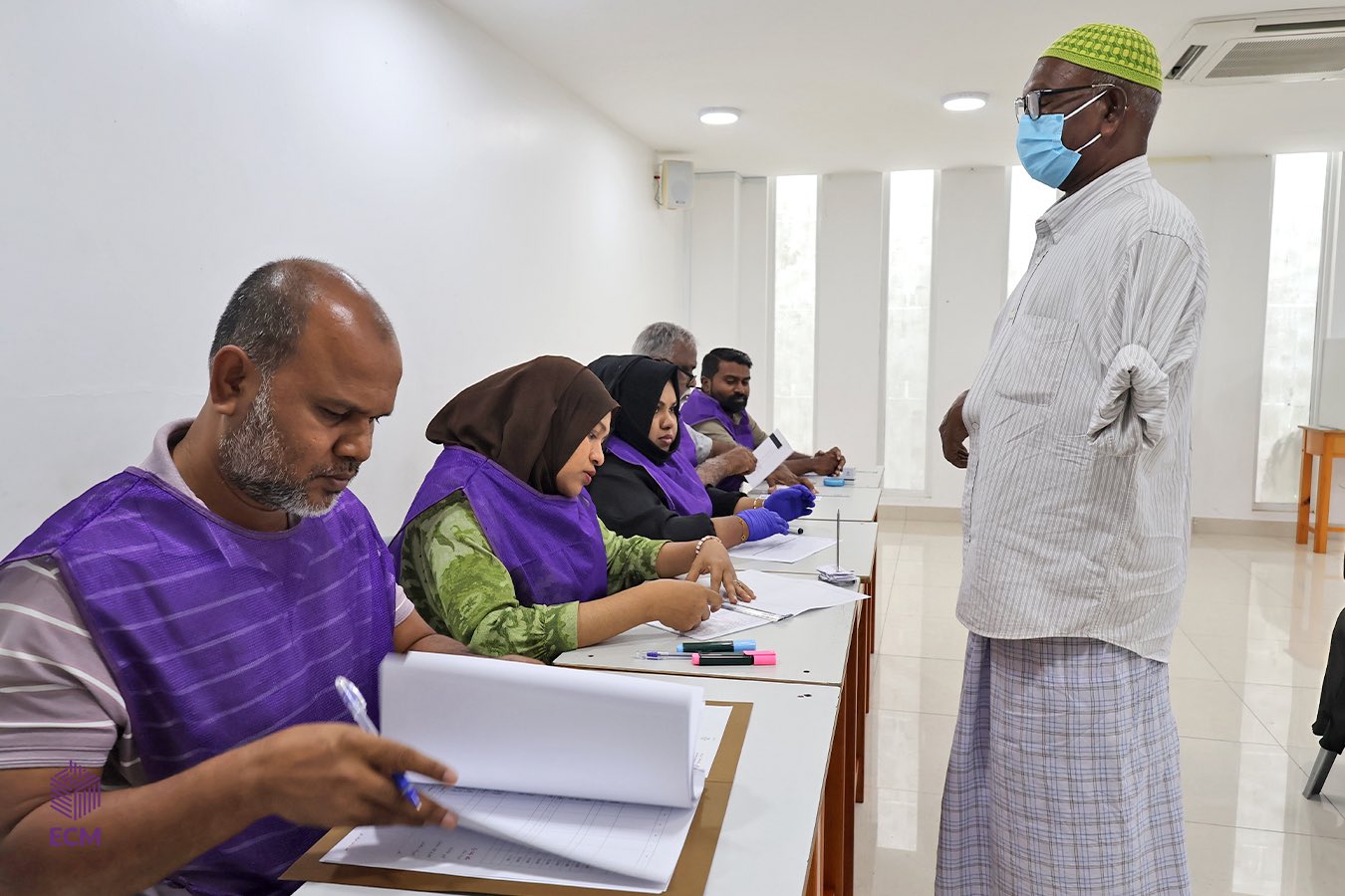 މީދޫ ކައުންސިލްގެ ރައީސް ހޮވުމަށް ބާއްވާ އިންތިޚާބުގެ ވޯޓުލުން ފަށައިފި