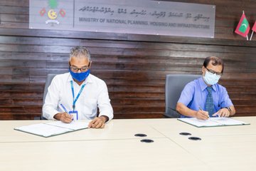 ބައެއް އަތޮޅުތަކުގައި ހައި ސްޕީޑް ފެރީގެ ޚިދުމަތް ފަށަން އެމްޓީސީސީން ސޮއިކޮށްފި