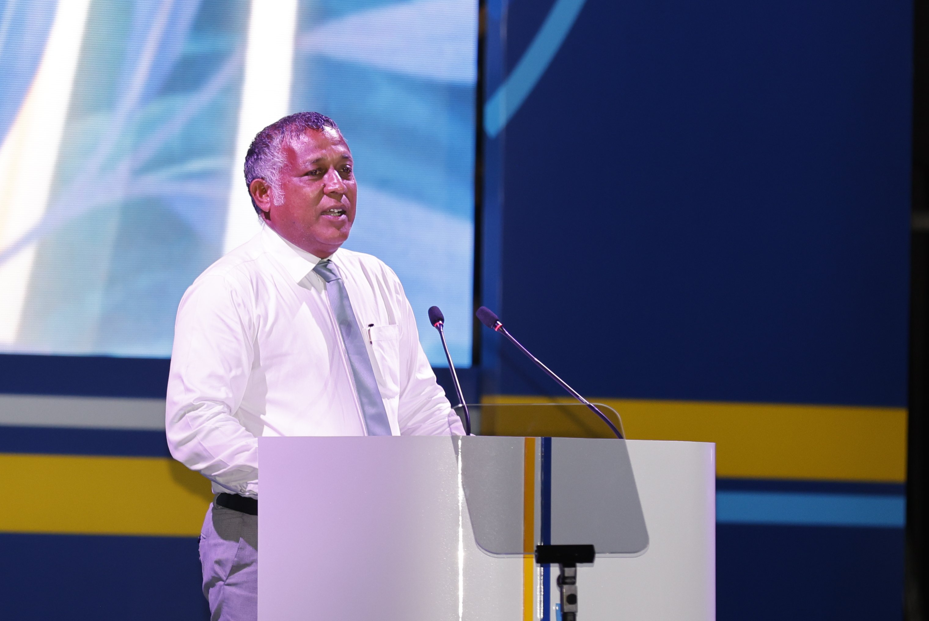 ރަށްރަށަށް މީހުން ބަދަލުކުރި ޒަމާން މާޒީވެއްޖެ؛ މި ސަރުކާރުން ރާއްޖެ ގުޅާލާނީ ދަތުރުފަތުރުގެ ނިޒާމުން: އަސްލަމް