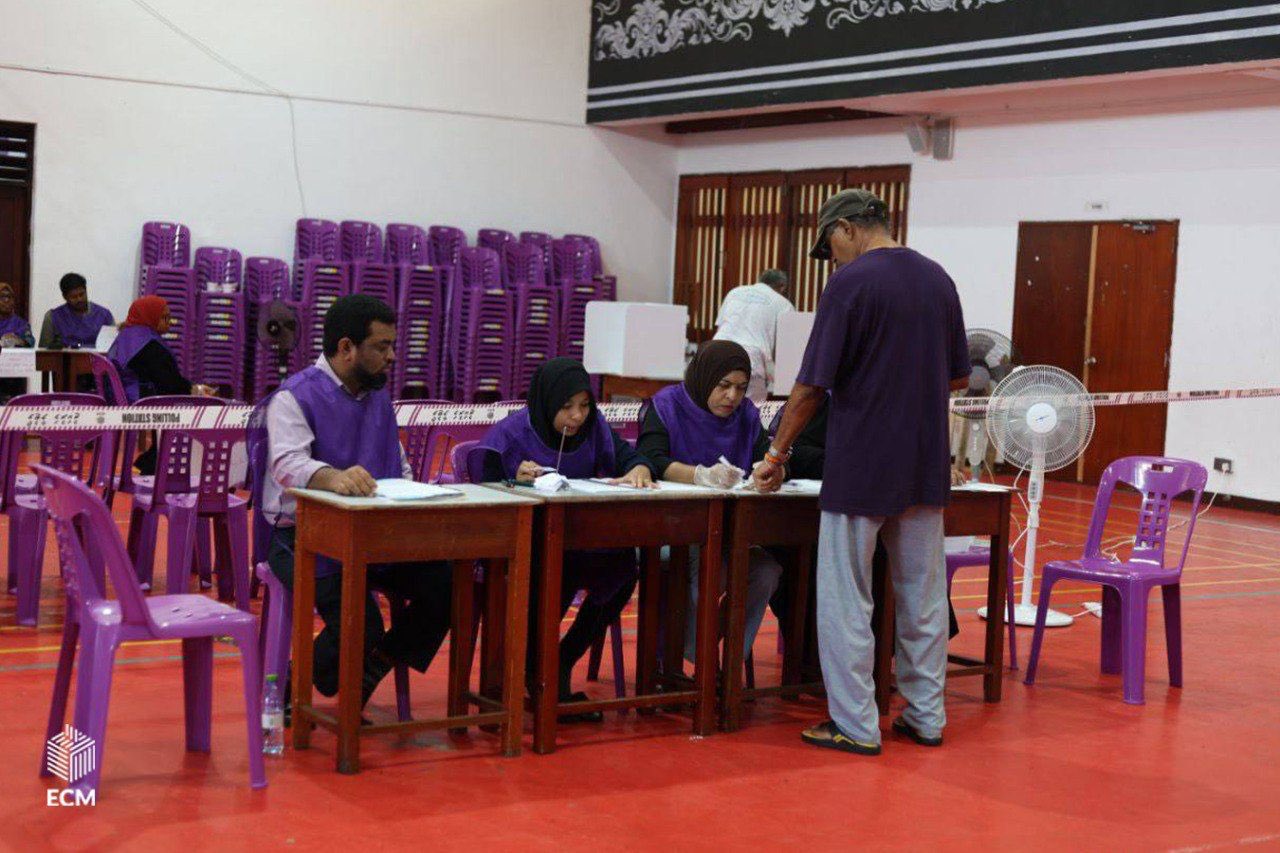 ބާރަ ޖެހުމާ ހަމައަށް ވޯޓުލާފައިވަނި 6201 މީހުން