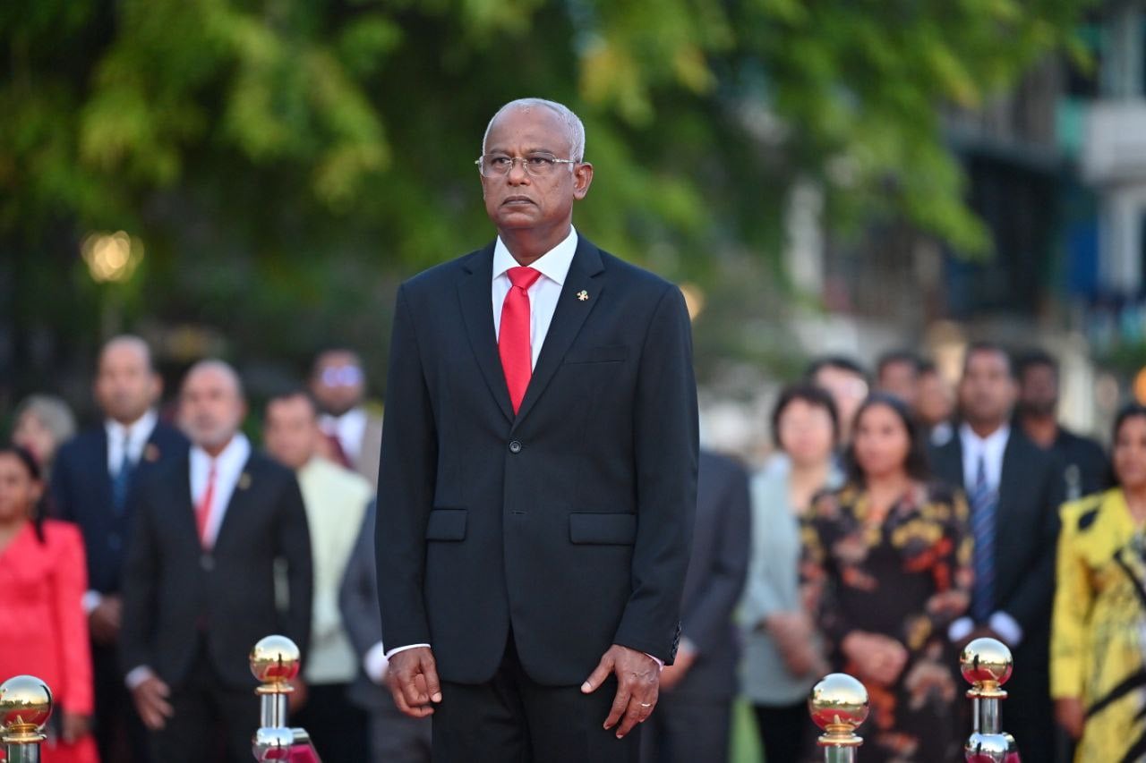 ޤައުމީ ދުވަހުގެ ދިދަނެގުމުގެ ރަސްމިއްޔާތުގައި ރައީސްގެ ދެކަނބަލުން ބައިވެރިވެވަޑައިގެންފި