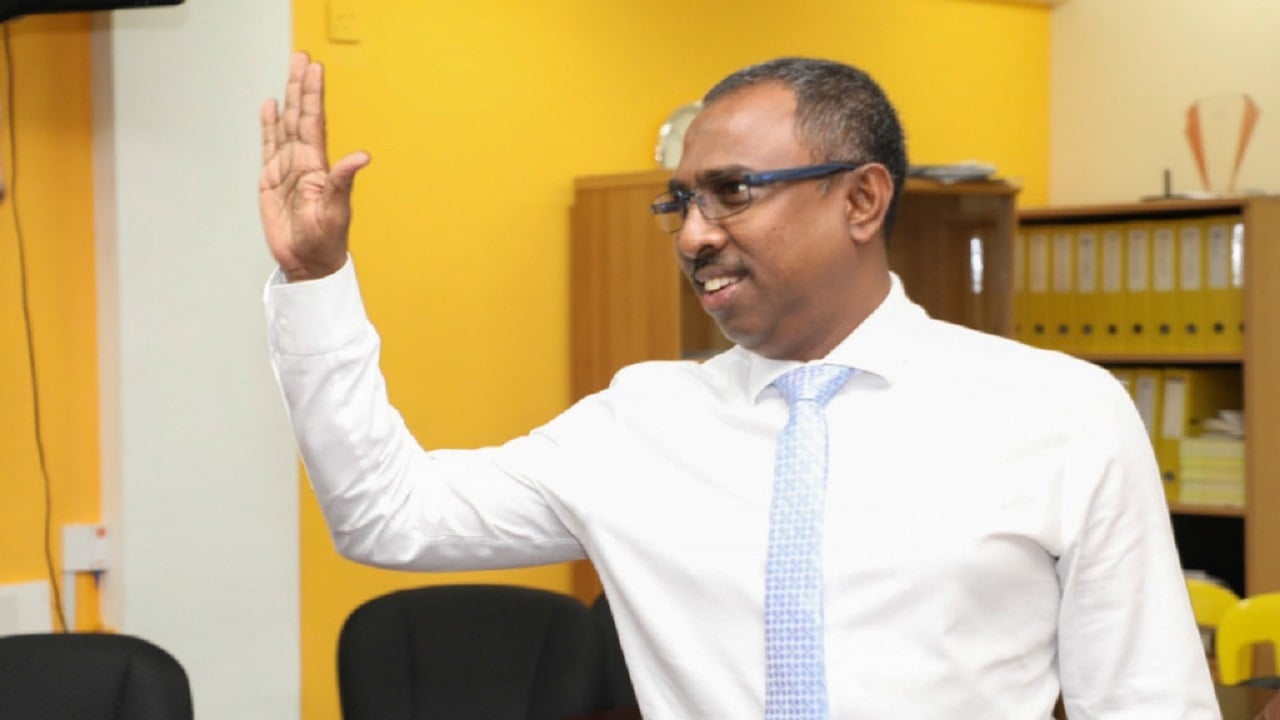 އާޒިމްގެ އަރަތް: އަދީބު އަތުން ގެންދިޔައީ ބަނގުރަލެއްނޫން؛ ޙަރާމް އެއްޗެއް ނޫން؛ އެއީ ކޮންއެއްޗެއް؟