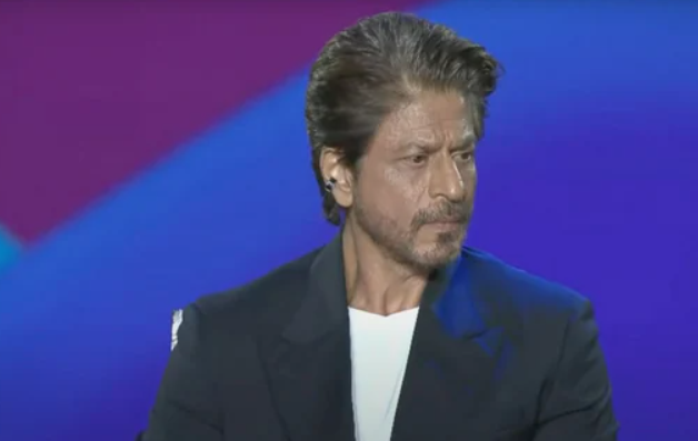 އާއިލާ އުފާކުރަން މަސައްކަތް ކުރާނަމަ ދިއިރުޅުމުގައި އެކަނިވެރި ނުވާނެ: ޝާހުރުކް