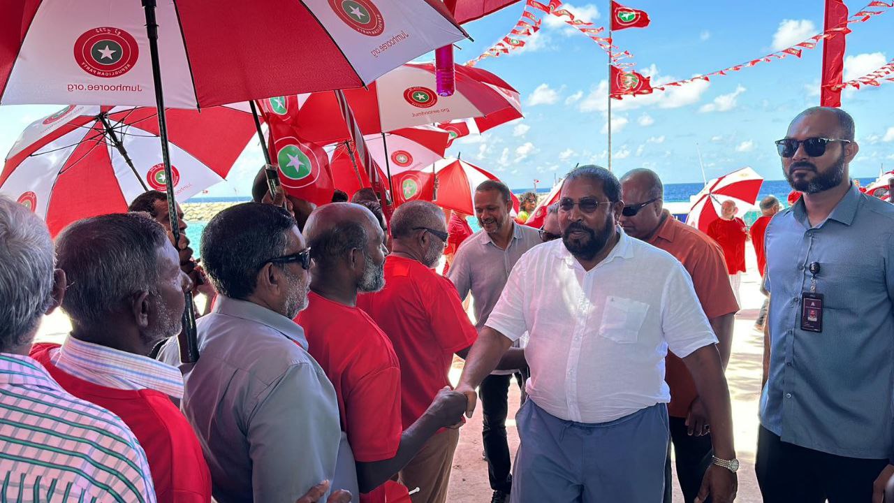 މުއިއްޒު ވަނީ މަގާމުގެ ނުފޫޒު ބޭނުންކޮށްގެން ގެކޮޅު "15 ބުރިއަށް" އުފުލާފައި: ގާސިމް