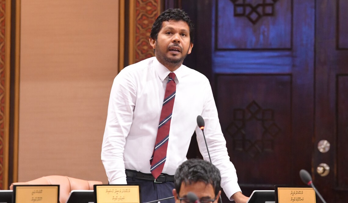 ކަތީބުން ބައިތިއްބަން ރާވާ ރޭވުންތަކަށް ސަމާލުވާންޖެހޭ: ވަހީދު