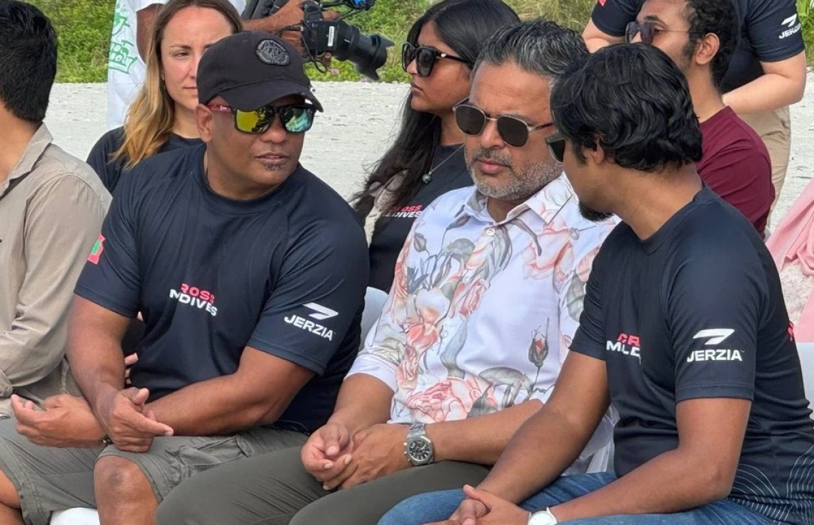 ތުރާކުނުން ފެށިގެން ގަމާ ހަމައަށް ފީނައިގެން ދުނިޔޭގެ ރެކޯޑެއް ހަދަނީ