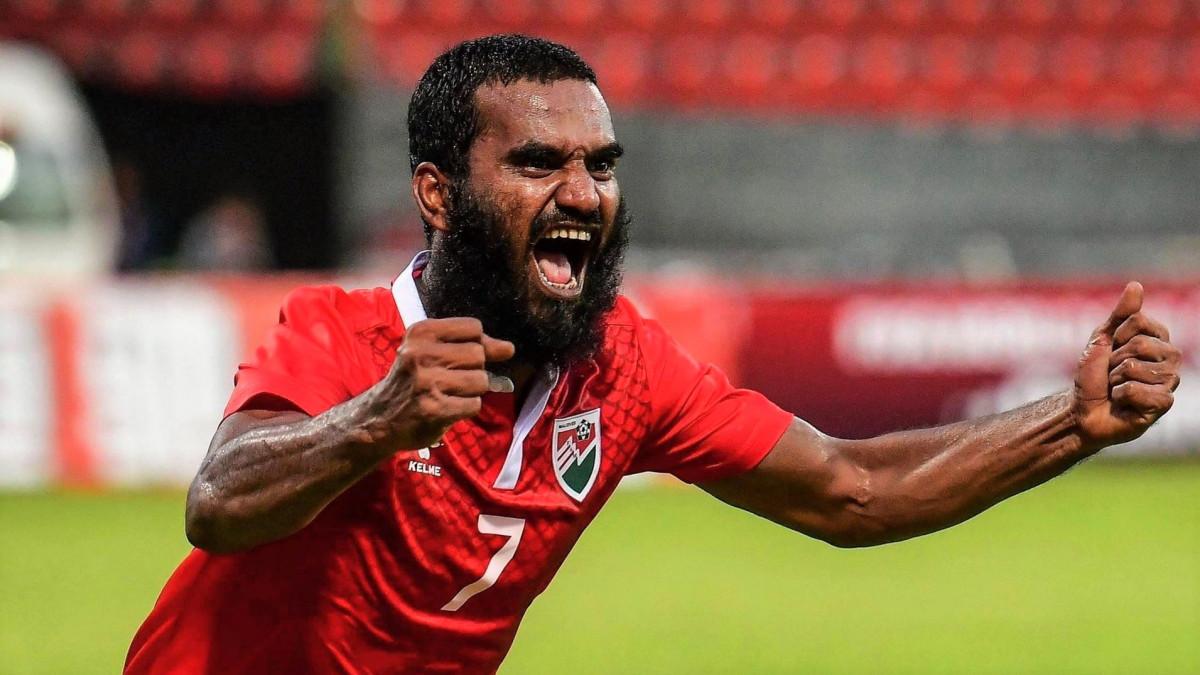 ދިވެހި ފުޓުބޯޅައިގެ ރަސްގެފާނު އަޝްފާގު: ޤައުމީ ޓީމަށް 100 މެޗު ހަމަކޮށް ތާރީޚުގެ ތެރެއަށް