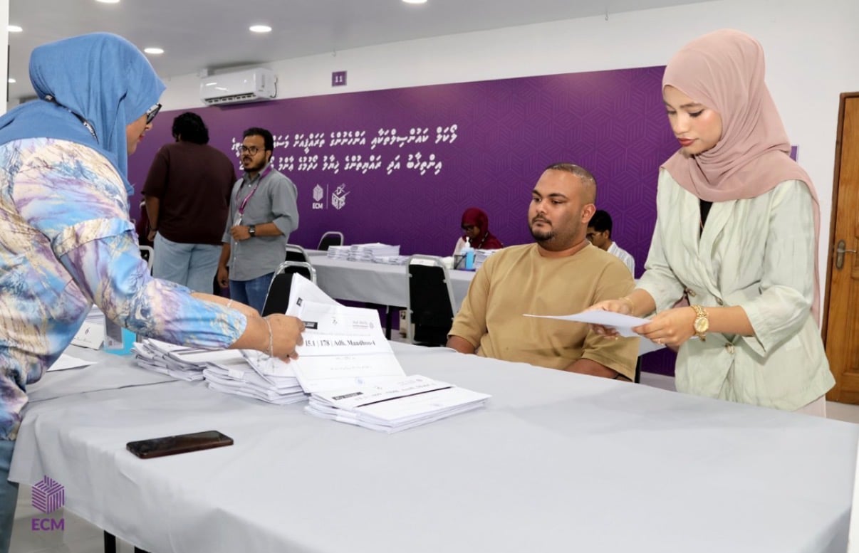 ވޯޓާސް ލިސްޓުގައި ސޮއިކުރުމުގެ މަސައްކަތް ސޯޝަލް ސެންޓަރަށް ބަދަލުކޮށްފި