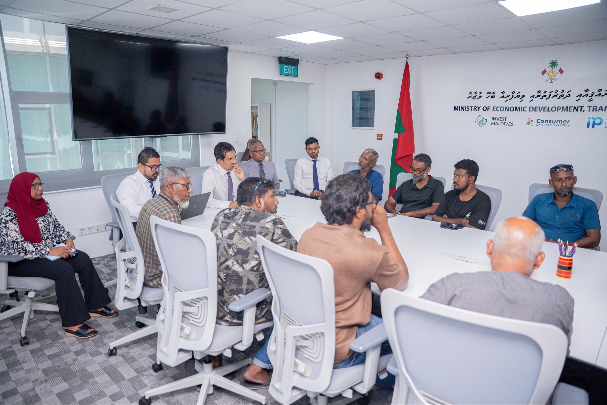 އިކޮނޮމިކް މިނިސްޓަރު، މުދާ އުފުލާ ލޮރީ ޑްރައިވަރުންނާއި ބައްދަލުކުރައްވައި ދަތުރުކުރުމުގެ ކަންކަން ހަރުދަނާކުރަން މަޝްވަރާކުރައްވައިފި