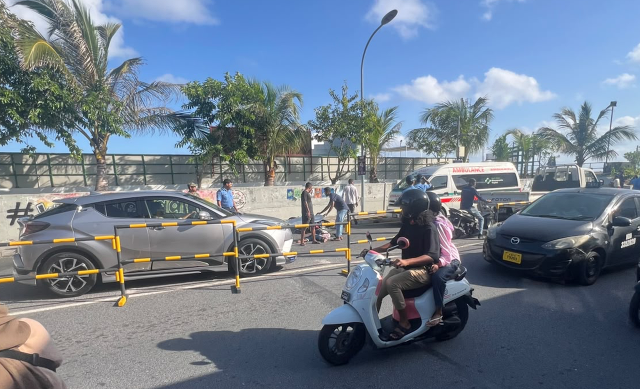 ލޮރީ ދަށުވެ މަރުވީ 39 އަހަރުގެ ދިވެއްސެއް، ލޮރީގައި ޖެހި އެކްސިޑެންޓްވީ ކަމަށް ނުބެލެވޭ: ފުލުހުން