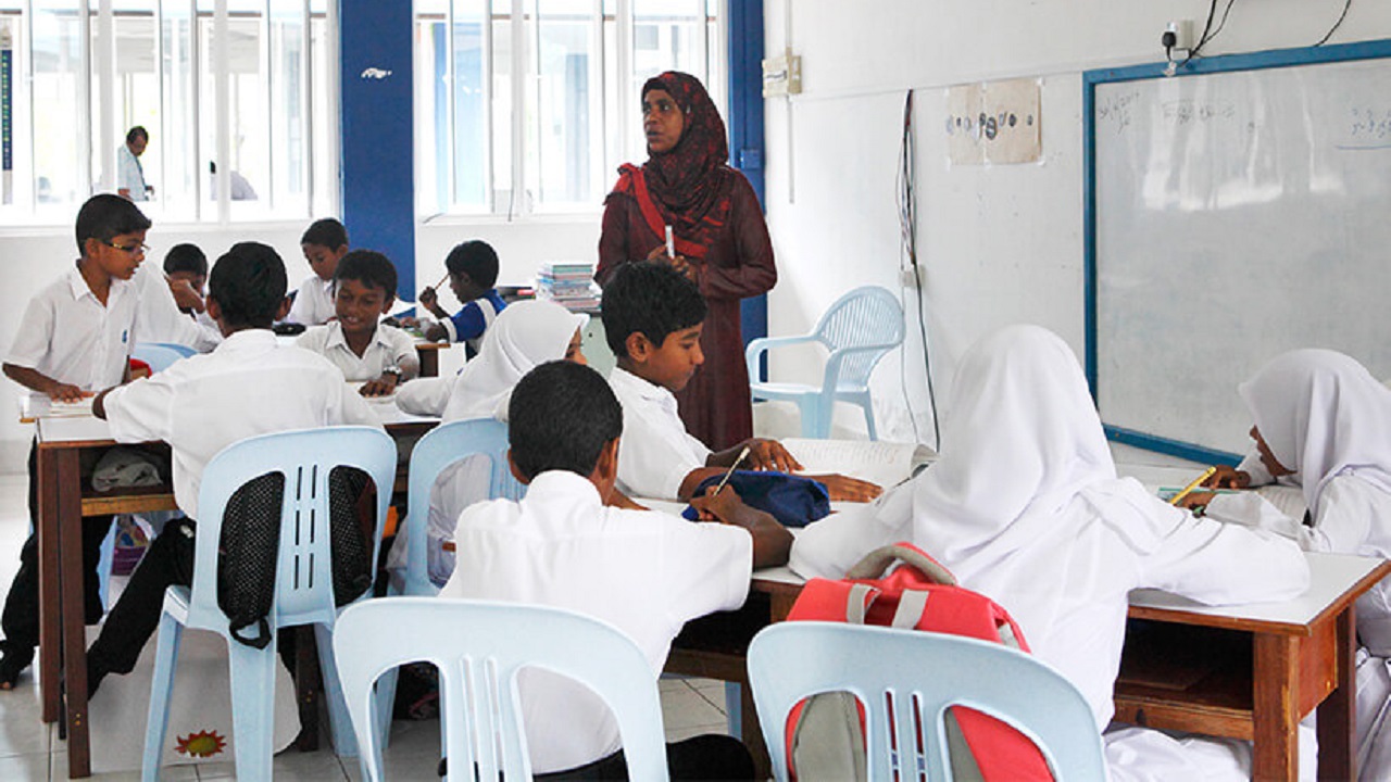 ކްރިއޭޓިވް އާޓްސް ކިޔަވައިދިނުމަށް ދަރިވަރުންގެ ފޮތެއް ނޯންނާނެ - އެޑިއުކޭޝަން