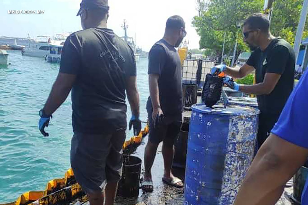 މާލޭ ފަޅުތެރެއަށް އެޅުނު ތެޔޮ ނަގާ ނިންމާލައިފި؛ 15 ފީފާ ތެޔޮ ނެގި