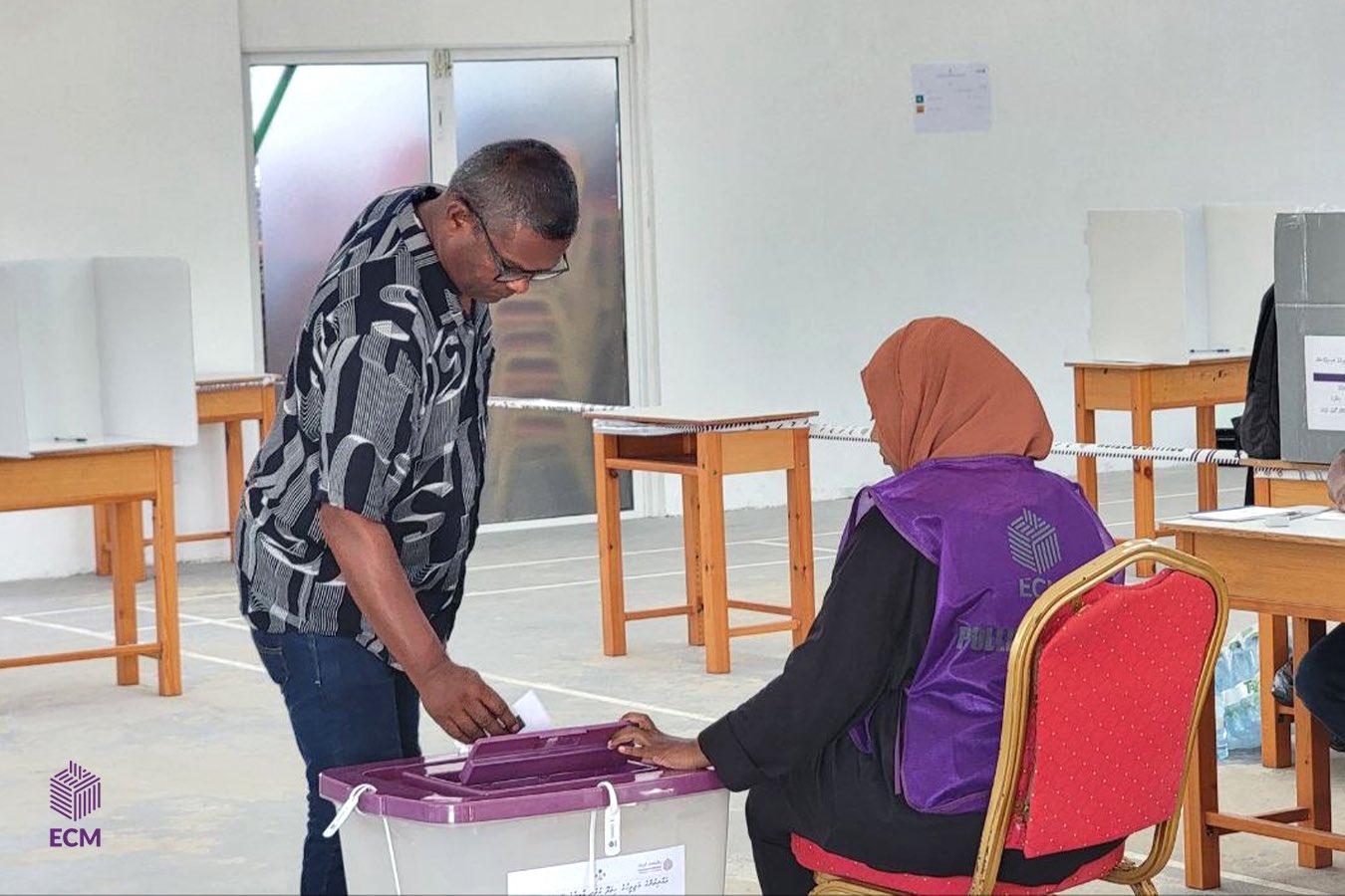 ބައި-އިލެކްޝަންގެ ވޯޓުލުން ފޯރިއާއެކު ކުރިއަށް