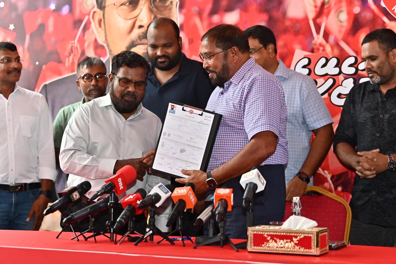 ޑރ. ޝައުގީ، ޖުމްހޫރީ ޕާޓީއާ ގުޅިވަޑައިގެންފި