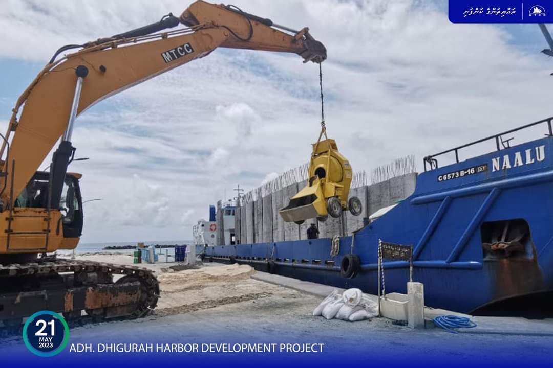 ދިގުރަށު ބަނދަރު: ކޮންކްރީޓް ގަލުގެ ފުރަތަމަ ޝިޕްމަންޓް ރަށަށް ގެންގޮސްފި