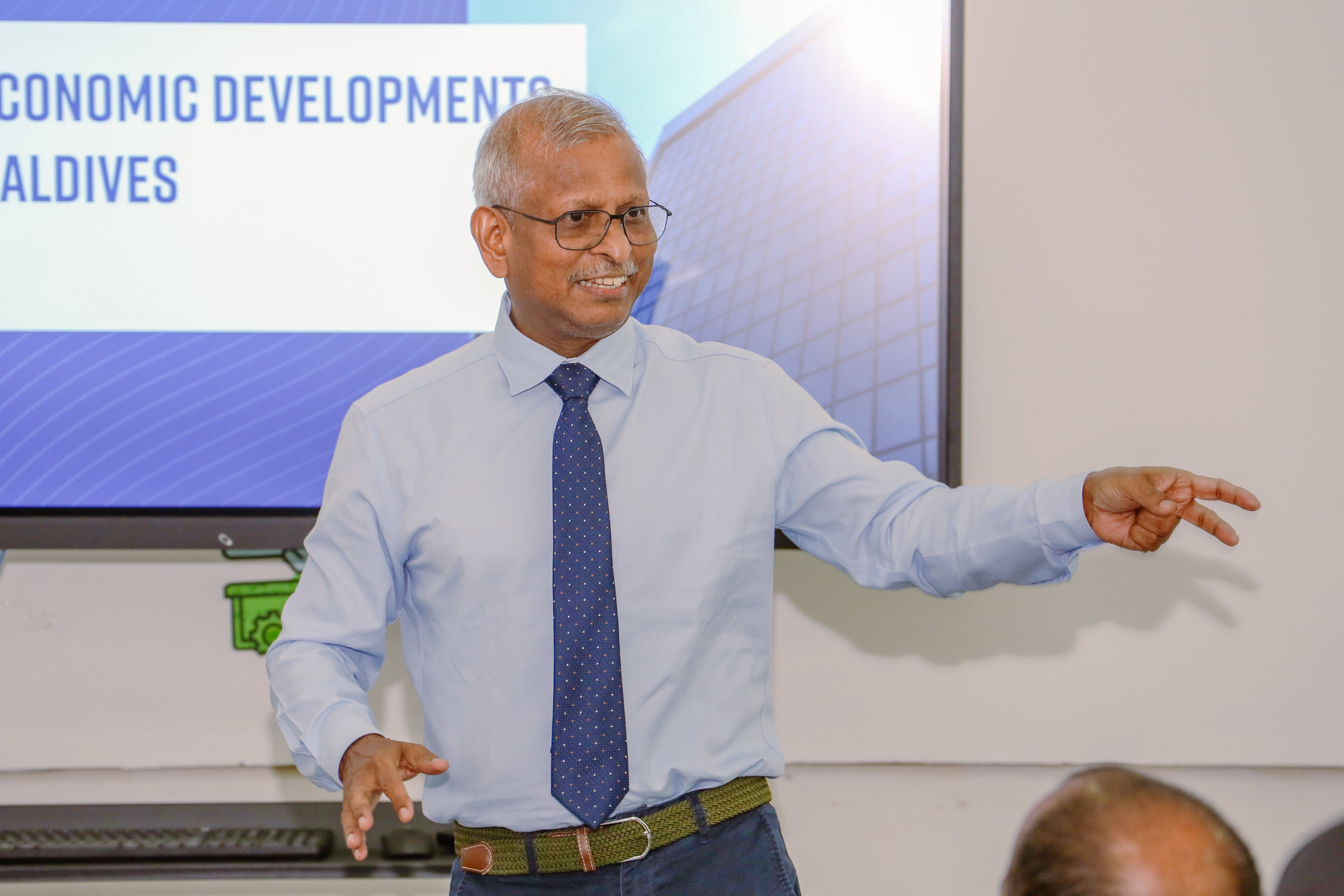 ގަވަރުނަރު މަޤާމުން ވަކިކުރުމަށް ރައީސަށް ލަފާދޭން ކޮމިޓީން ނިންމައިފި