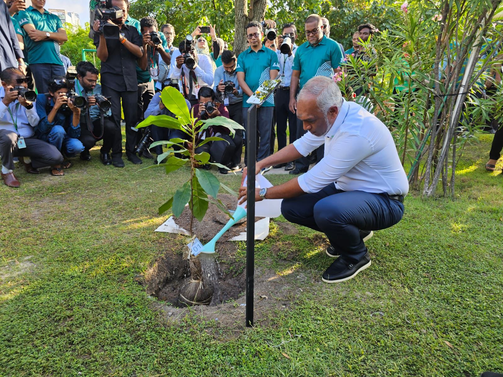 ފަސް މިލިއަން ގަސް އިންދުމުގެ މަޝްރޫއު ރަސްމީކޮށް އިފްތިތާހުކޮށްފި