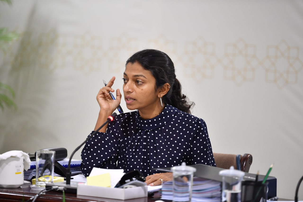 އީވާ ވިދާޅުވަނީ މަޖިލިސް މިހާރު އޮތީ މަރުތަޅު އެޅުވިފައި ކަމަށް