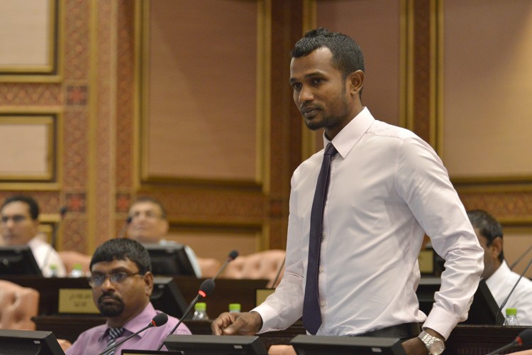 ހޯމް މިނިސްޓްރީގެ ދަށުން ފުލުހުން ވަކިކުރުން: ޓޮމްގެ ގާނޫނީ ގިނަ ސުވާލުތަކެއް!